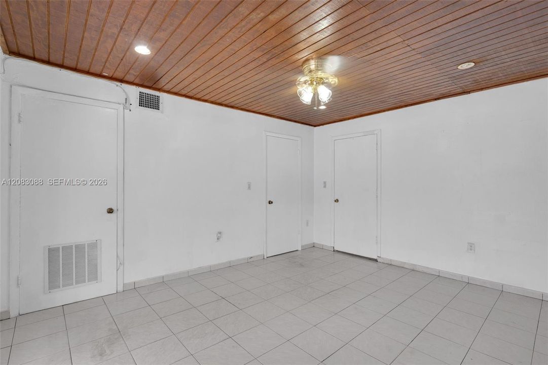En Venta: $749,000 (5 camas, 5 baños, 2540 Pies cuadrados)