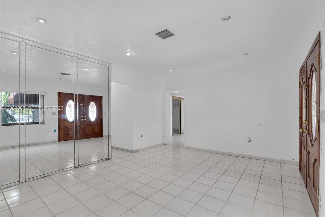En Venta: $749,000 (5 camas, 5 baños, 2540 Pies cuadrados)