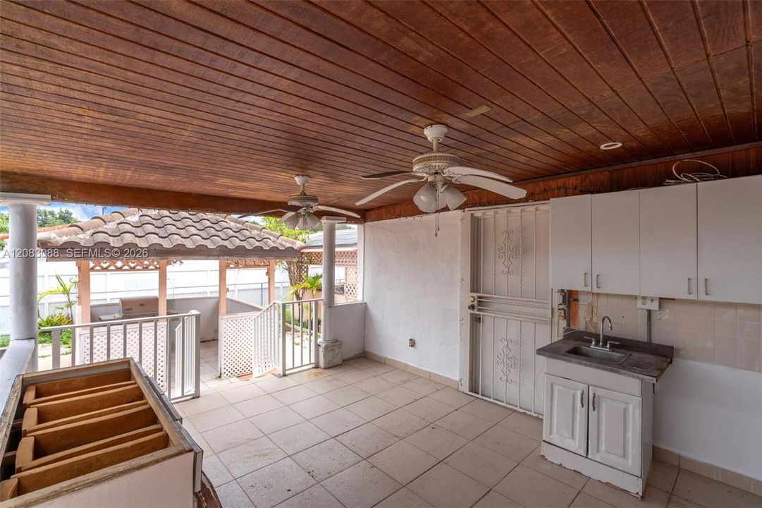 En Venta: $749,000 (5 camas, 5 baños, 2540 Pies cuadrados)