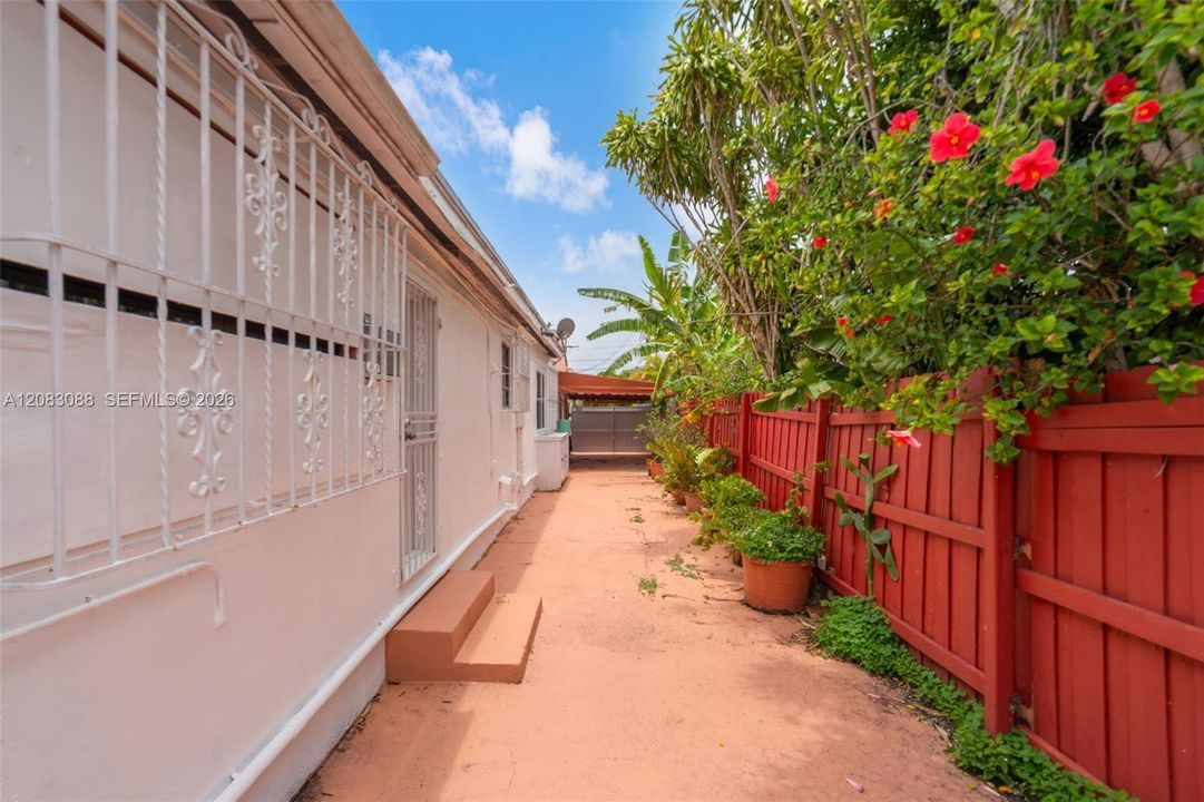 En Venta: $749,000 (5 camas, 5 baños, 2540 Pies cuadrados)