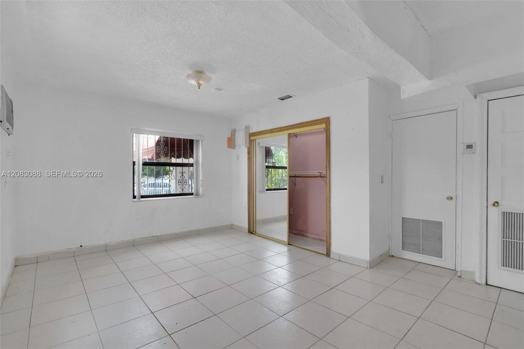 En Venta: $749,000 (5 camas, 5 baños, 2540 Pies cuadrados)