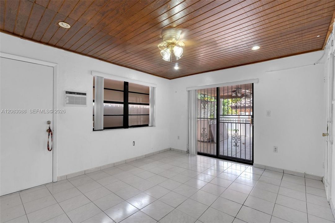 En Venta: $749,000 (5 camas, 5 baños, 2540 Pies cuadrados)