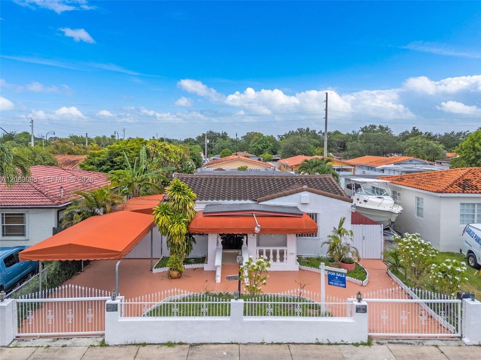 En Venta: $749,000 (5 camas, 5 baños, 2540 Pies cuadrados)