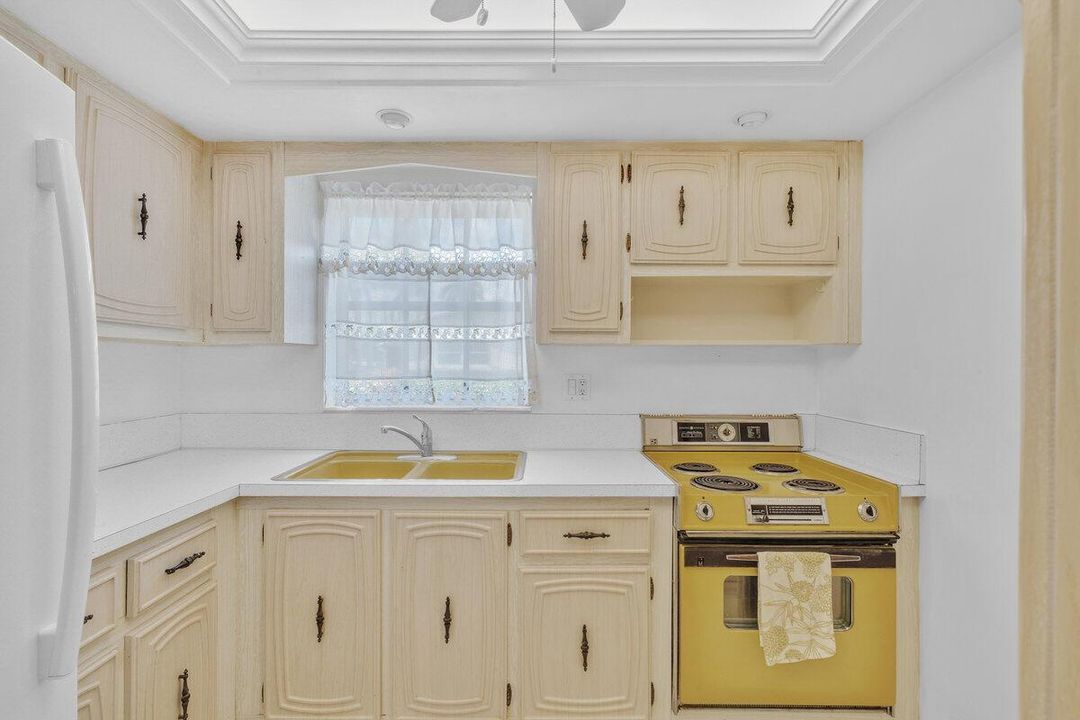9 Kitchen (1)