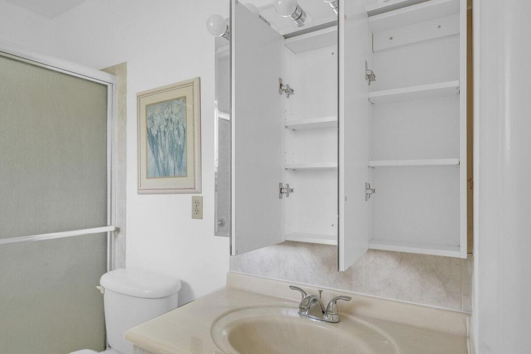 11 Full Bath (2)