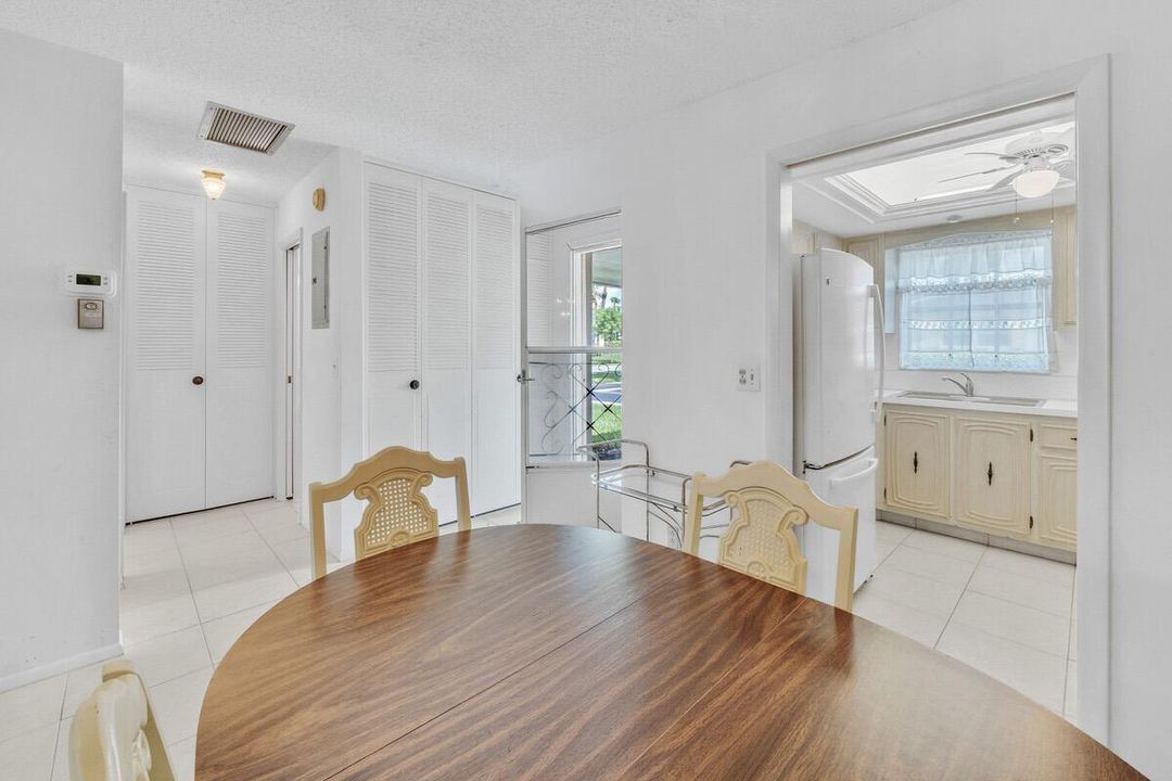 8 Dining Area (2)