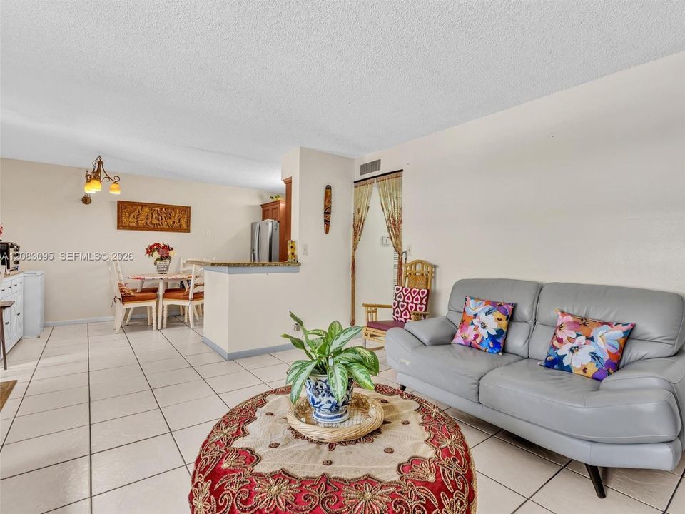 En Venta: $187,000 (2 camas, 2 baños, 835 Pies cuadrados)