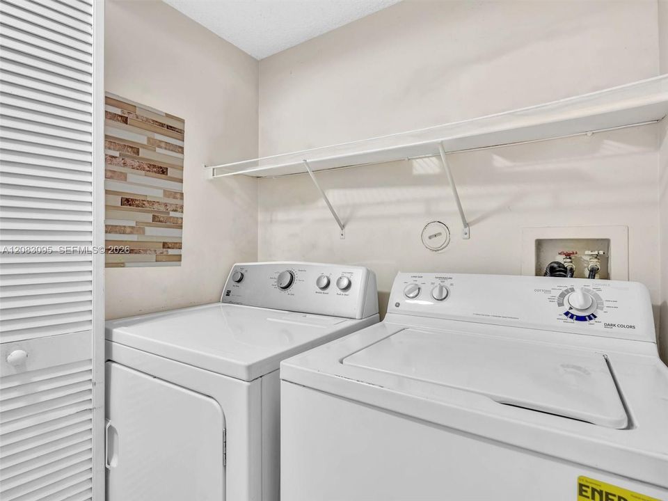 En Venta: $187,000 (2 camas, 2 baños, 835 Pies cuadrados)