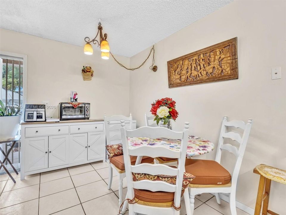 En Venta: $187,000 (2 camas, 2 baños, 835 Pies cuadrados)
