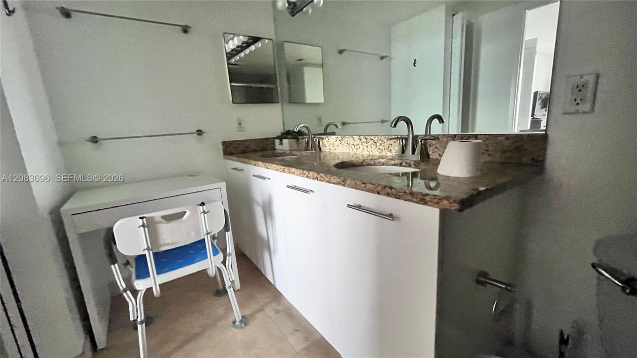 На продажу: $319,000 (1 спален, 2 ванн, 990 Квадратных фут)
