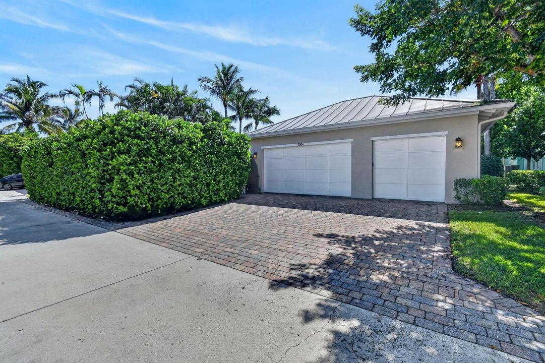 3 Car Garage