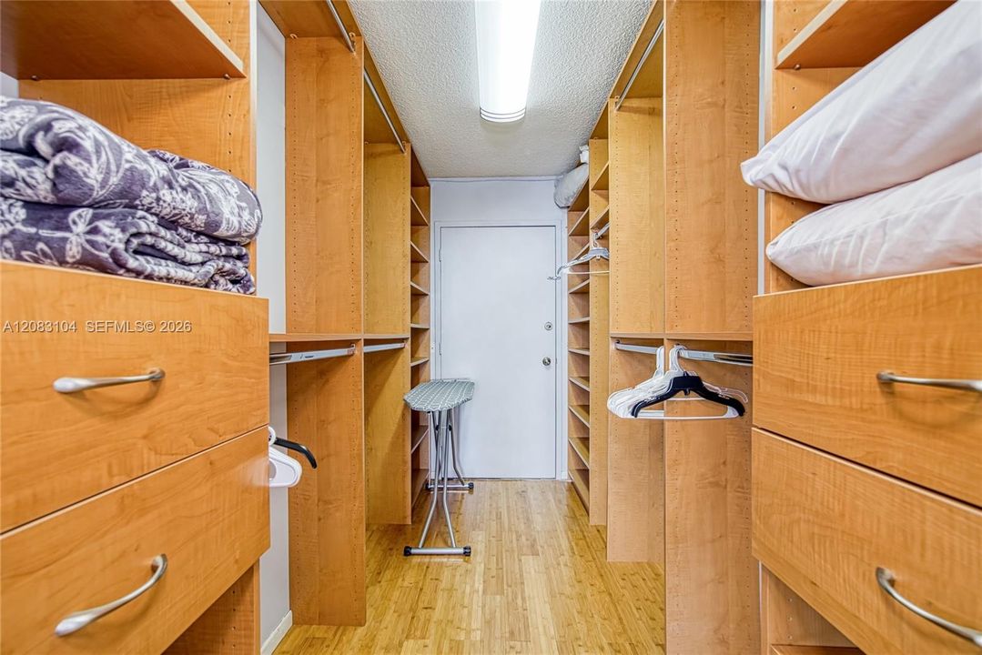 En Venta: $345,000 (2 camas, 2 baños, 1565 Pies cuadrados)