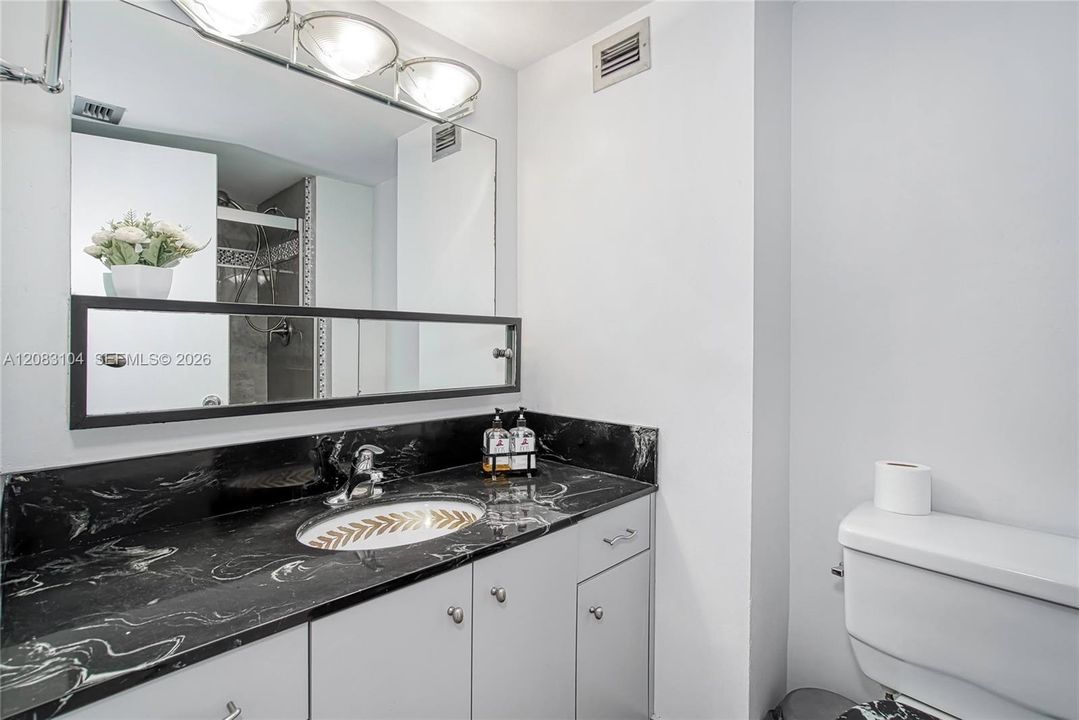 En Venta: $345,000 (2 camas, 2 baños, 1565 Pies cuadrados)
