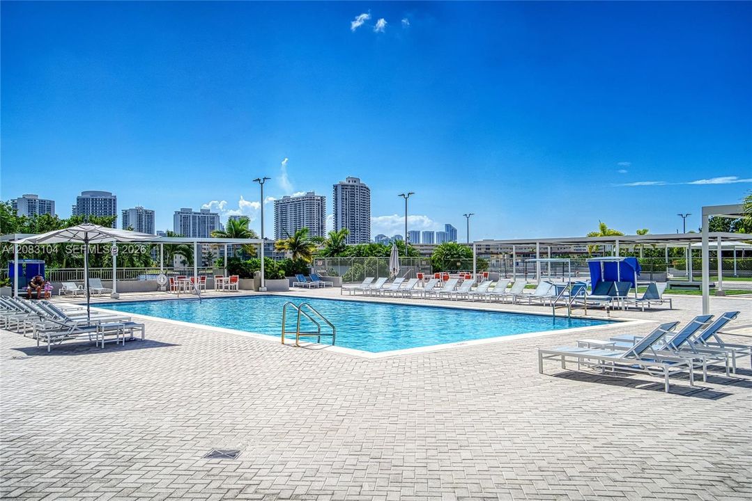 En Venta: $345,000 (2 camas, 2 baños, 1565 Pies cuadrados)