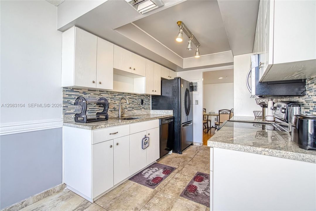 En Venta: $345,000 (2 camas, 2 baños, 1565 Pies cuadrados)