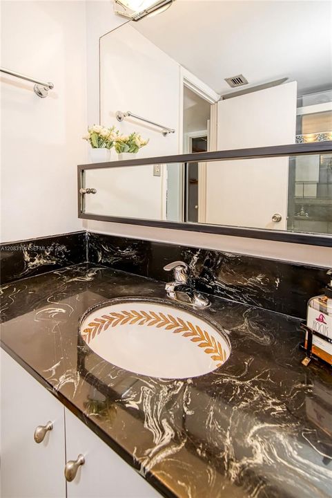 En Venta: $345,000 (2 camas, 2 baños, 1565 Pies cuadrados)