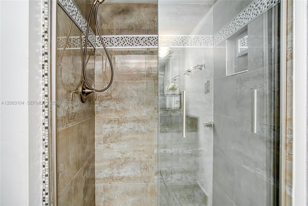 En Venta: $345,000 (2 camas, 2 baños, 1565 Pies cuadrados)