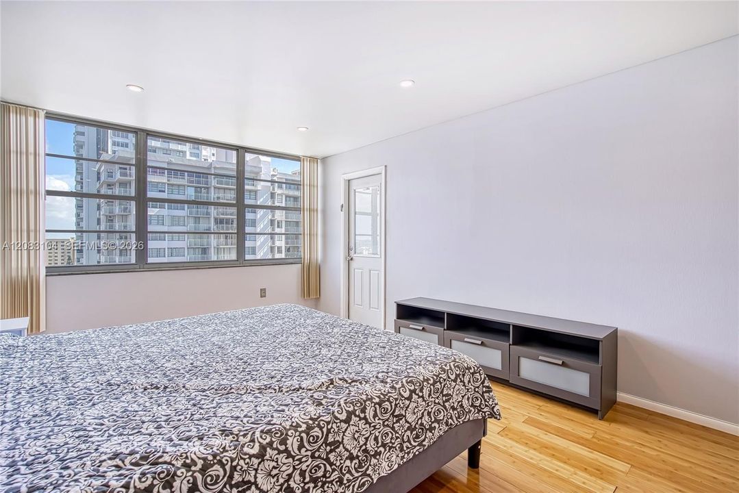 En Venta: $345,000 (2 camas, 2 baños, 1565 Pies cuadrados)