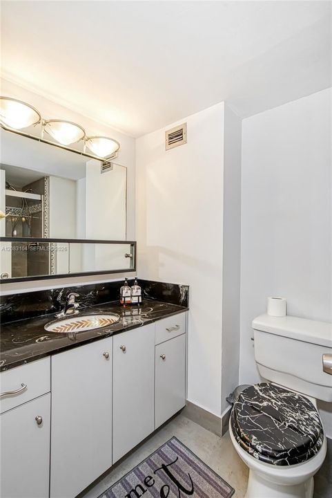 En Venta: $345,000 (2 camas, 2 baños, 1565 Pies cuadrados)