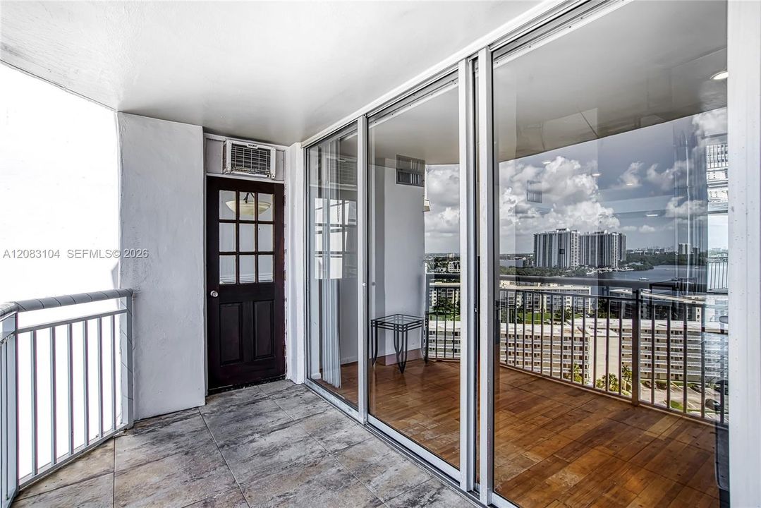 En Venta: $345,000 (2 camas, 2 baños, 1565 Pies cuadrados)