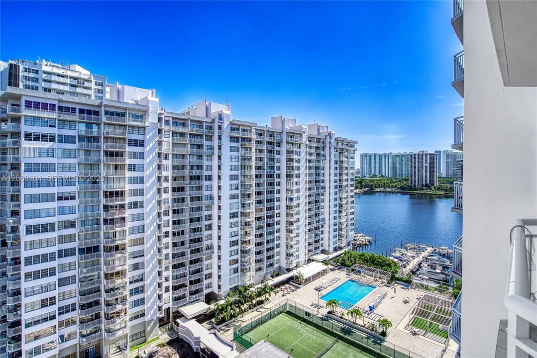 En Venta: $345,000 (2 camas, 2 baños, 1565 Pies cuadrados)