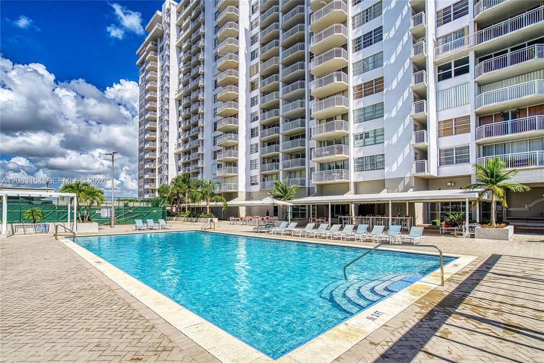 En Venta: $345,000 (2 camas, 2 baños, 1565 Pies cuadrados)