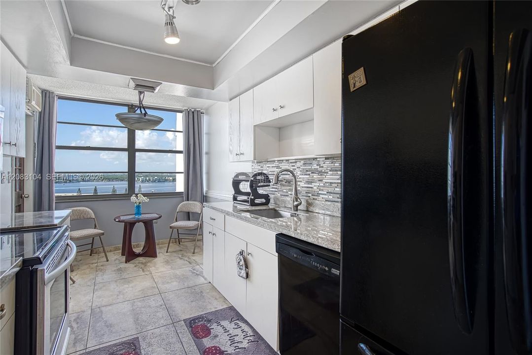 En Venta: $345,000 (2 camas, 2 baños, 1565 Pies cuadrados)