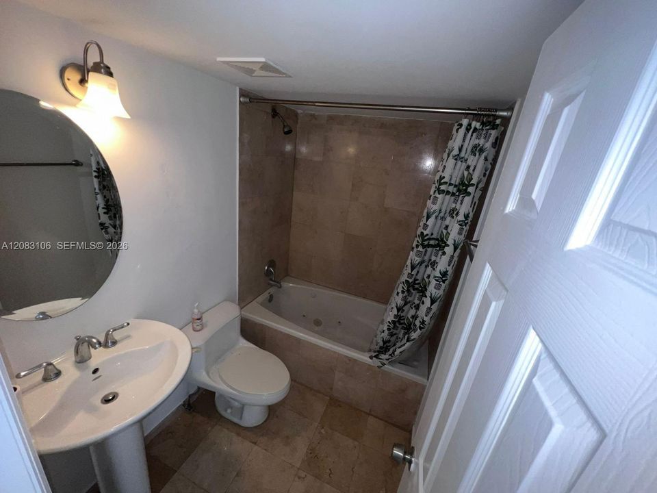 For Rent: $2,300 (2 beds, 2 baths, 900 Square Feet)