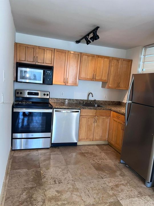 For Rent: $2,300 (2 beds, 2 baths, 900 Square Feet)