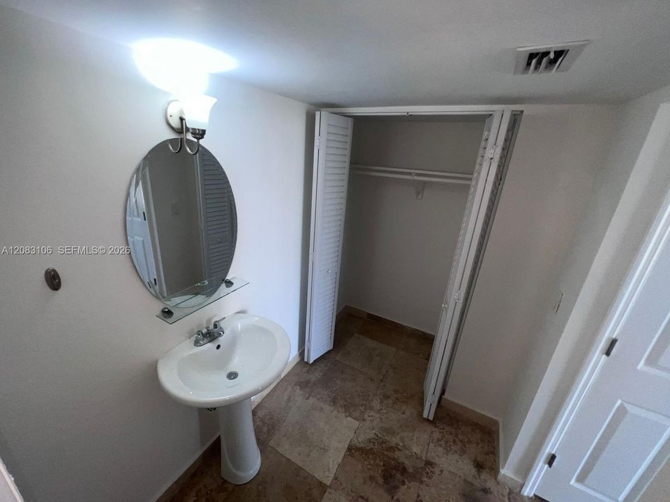 For Rent: $2,300 (2 beds, 2 baths, 900 Square Feet)