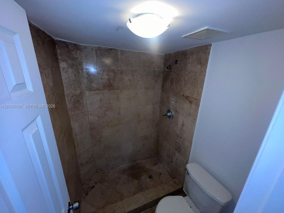 For Rent: $2,300 (2 beds, 2 baths, 900 Square Feet)