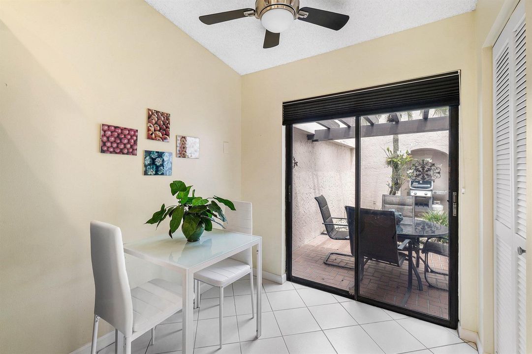 Eat-In Kitchen