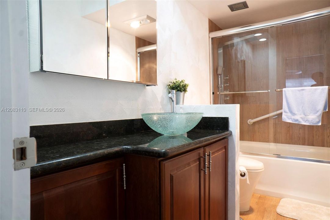 En Venta: $595,000 (2 camas, 2 baños, 1340 Pies cuadrados)
