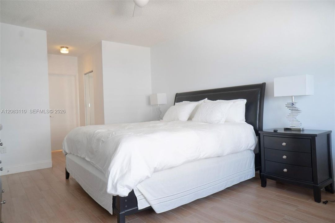 En Venta: $595,000 (2 camas, 2 baños, 1340 Pies cuadrados)