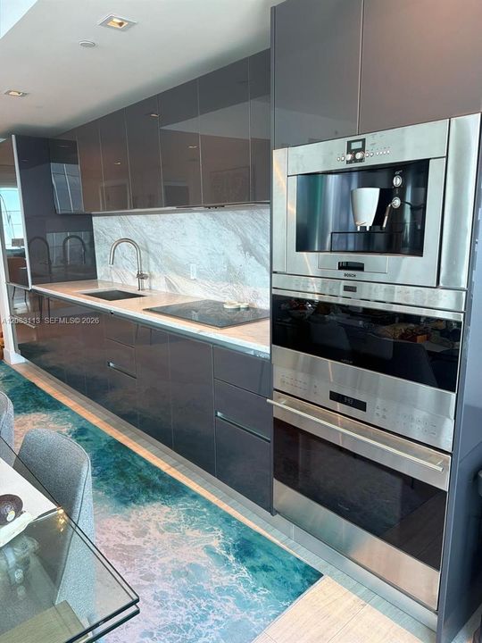 For Sale: $728,000 (1 beds, 1 baths, 770 Square Feet)