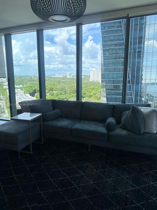 For Sale: $728,000 (1 beds, 1 baths, 770 Square Feet)