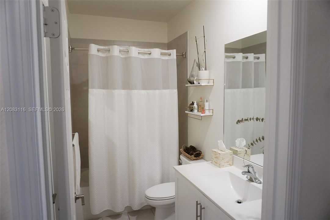 Full bathroom on the first floor.