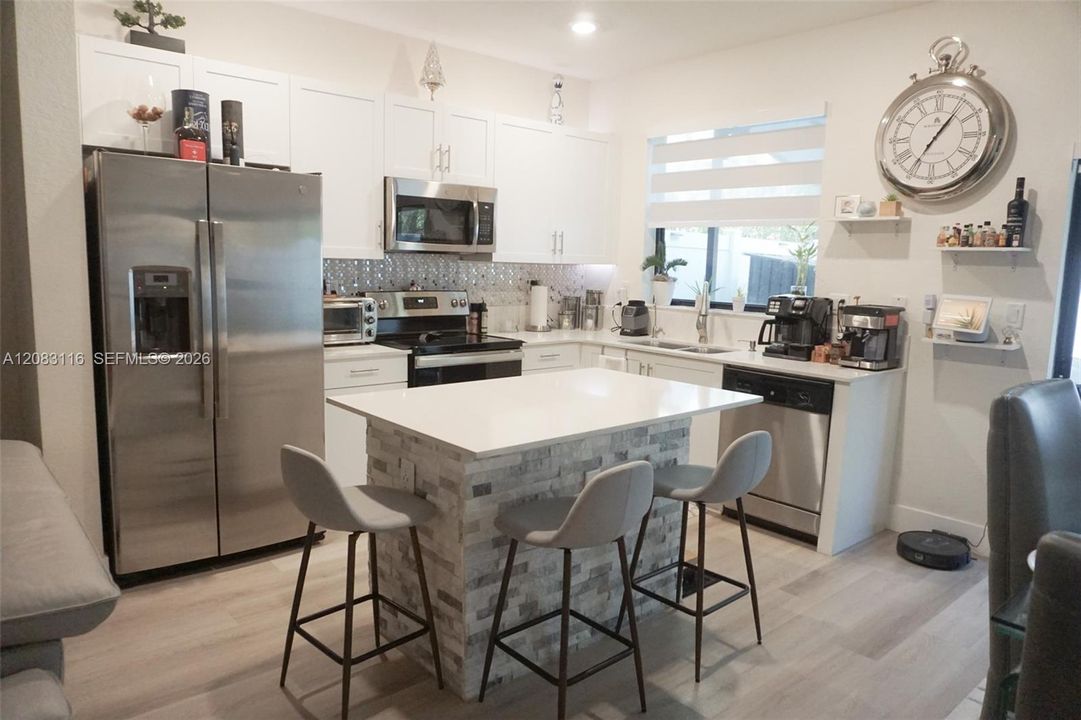 En Venta: $508,000 (3 camas, 3 baños, 1332 Pies cuadrados)