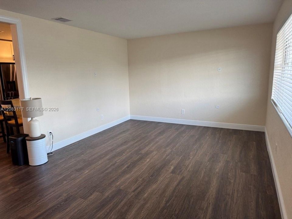 En Venta: $670,000 (3 camas, 2 baños, 1277 Pies cuadrados)