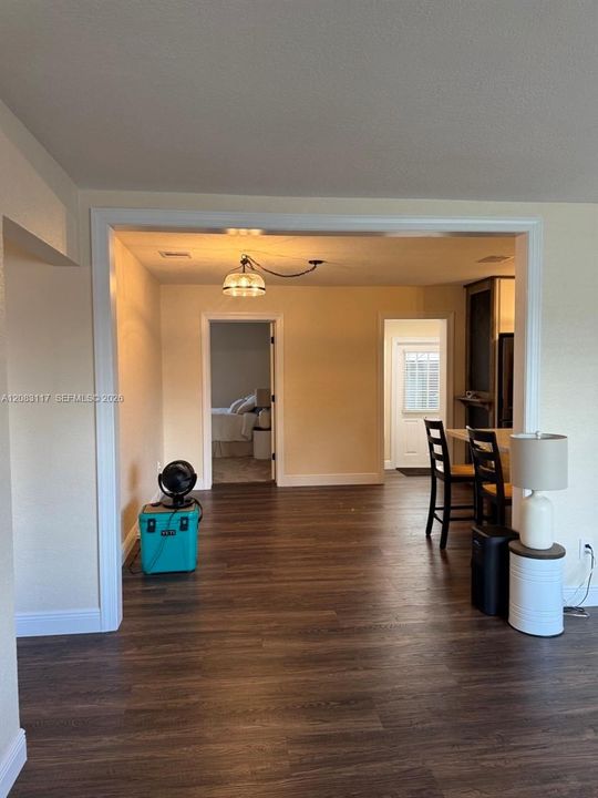 En Venta: $670,000 (3 camas, 2 baños, 1277 Pies cuadrados)