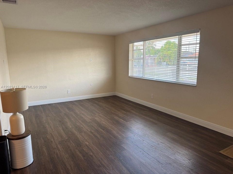 En Venta: $670,000 (3 camas, 2 baños, 1277 Pies cuadrados)