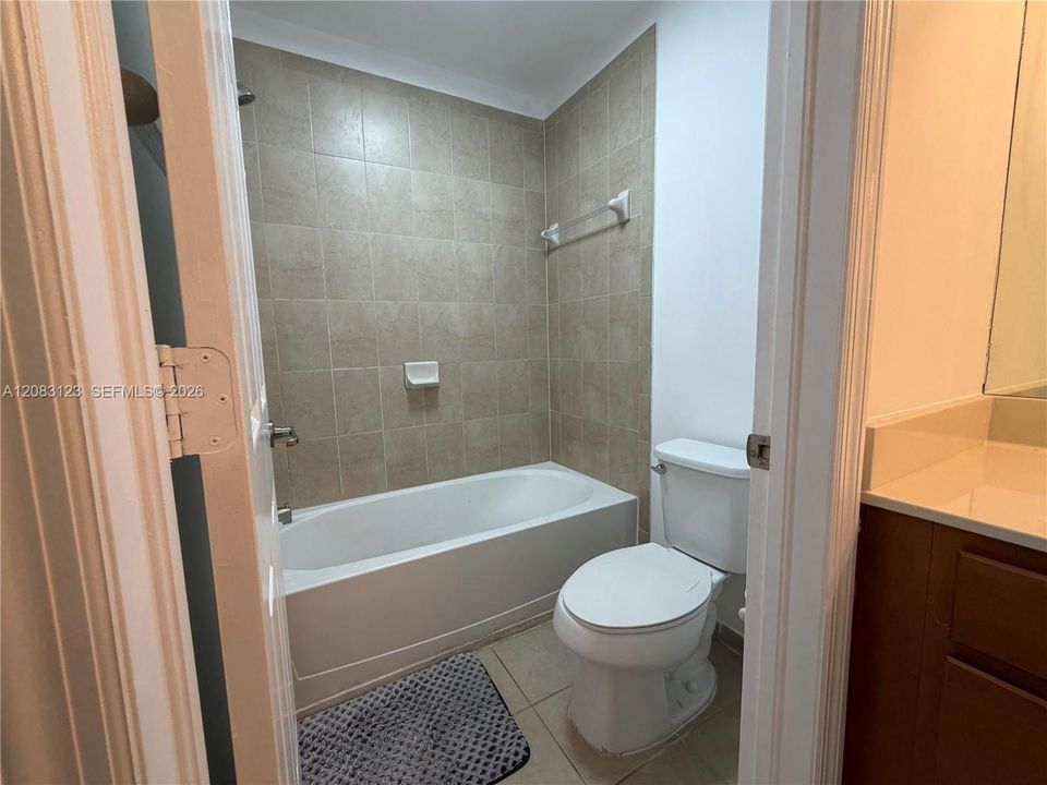 На продажу: $329,990 (3 спален, 2 ванн, 1515 Квадратных фут)