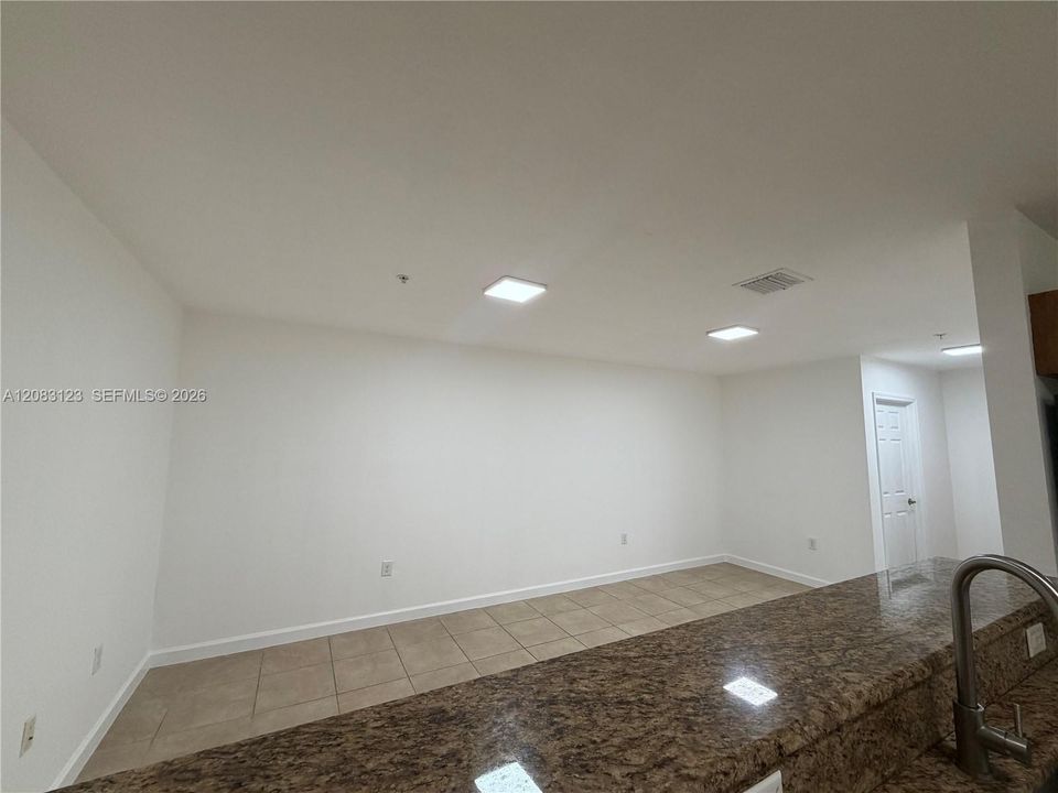 На продажу: $329,990 (3 спален, 2 ванн, 1515 Квадратных фут)
