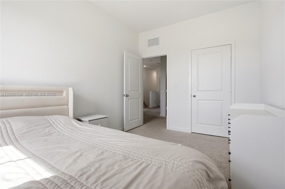 В аренду: $3,200 (3 спален, 2 ванн, 1621 Квадратных фут)