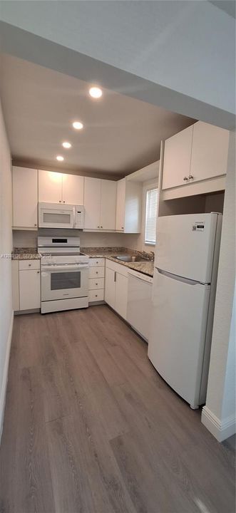 На продажу: $125,000 (2 спален, 2 ванн, 940 Квадратных фут)