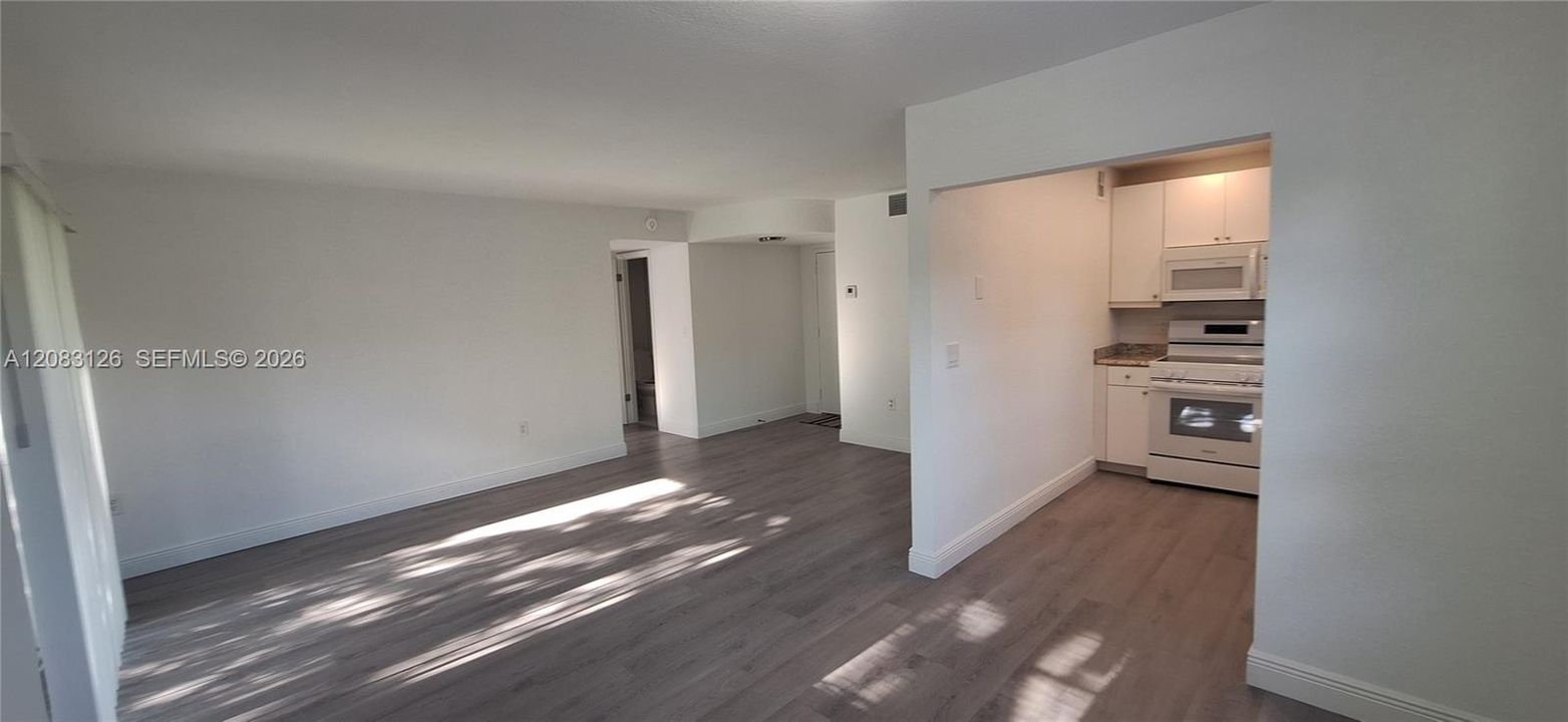 На продажу: $125,000 (2 спален, 2 ванн, 940 Квадратных фут)