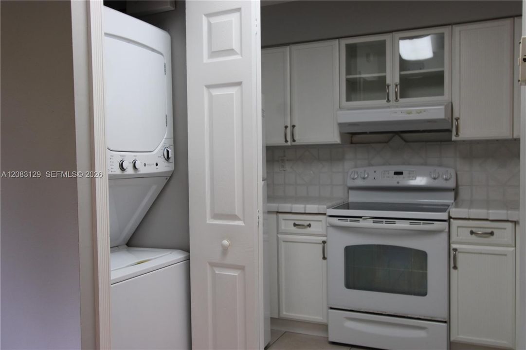 For Rent: $2,300 (2 beds, 2 baths, 850 Square Feet)