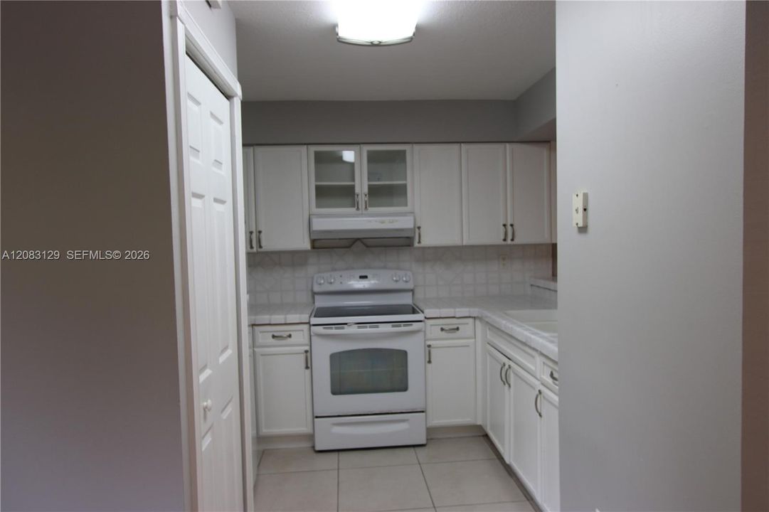 For Rent: $2,300 (2 beds, 2 baths, 850 Square Feet)