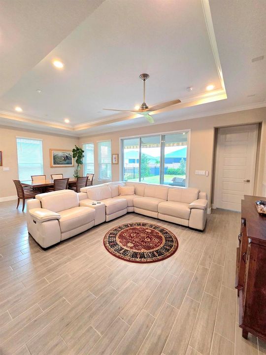 7_Living Room