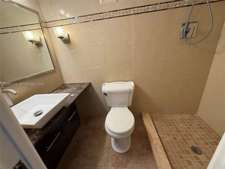 En Renta: $3,900 (4 camas, 3 baños, 1980 Pies cuadrados)